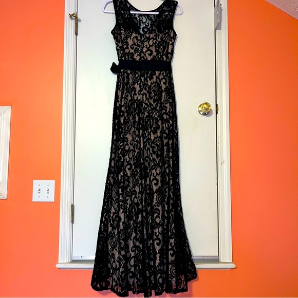 Betsy & Adam Sleeveless Lace Overlay Gown - Picture 9 of 16